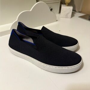 Rothys | The Original Slip On Loafers | Black | Blue White Heel
Stripe SZ 9